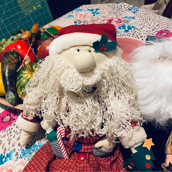 Vintage Plush Russ Santa Berrie Shelf Sitter From The Christmas Sampler - Picture 14 of 14